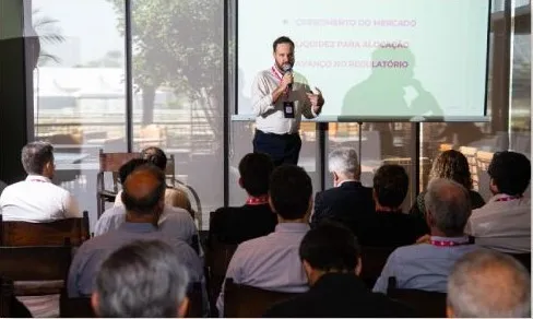 Palestra de porta-voz para plateia