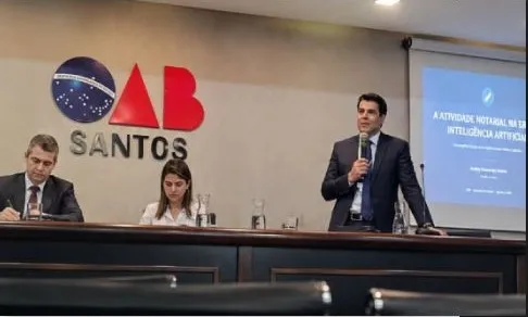 Painel na OAB Santos com porta-voz de cliente