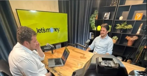 Entrevista em podcast com porta-voz de cliente
